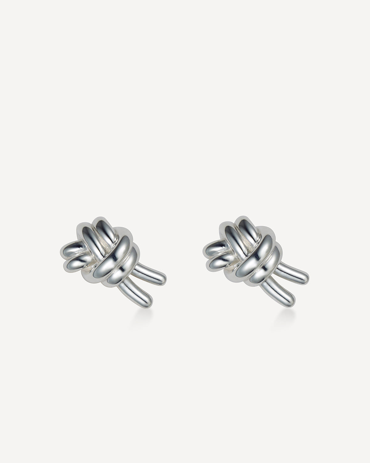 国内即発【VASIC】Knot Earrings ピアス Knot Earrings, シルバー – VASIC ヴァジック日本公式サイト